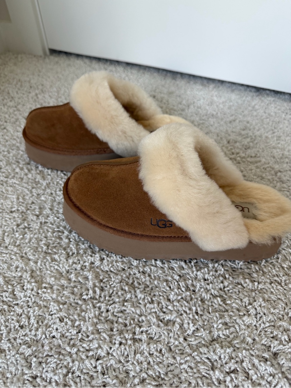 UGG Chestnut Suede Sheepskin Clog Slippers with Cream Collar - Picture 3 of 3
